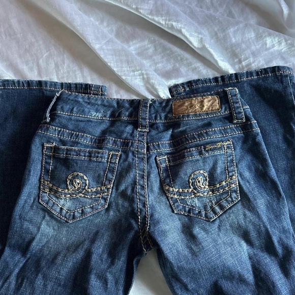 Women's Jeans - Picture 2 of 6